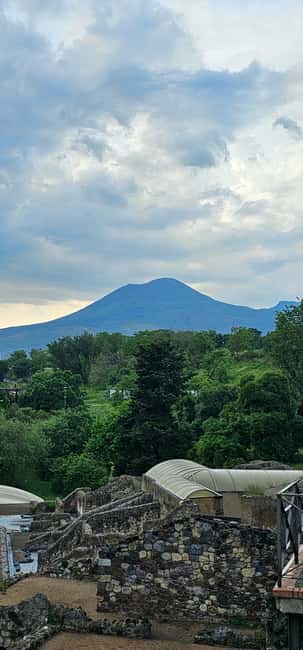 Pompeii, skip-the-line ticket with smartphone audio guide on App - Entering Pompeii with priority admission
