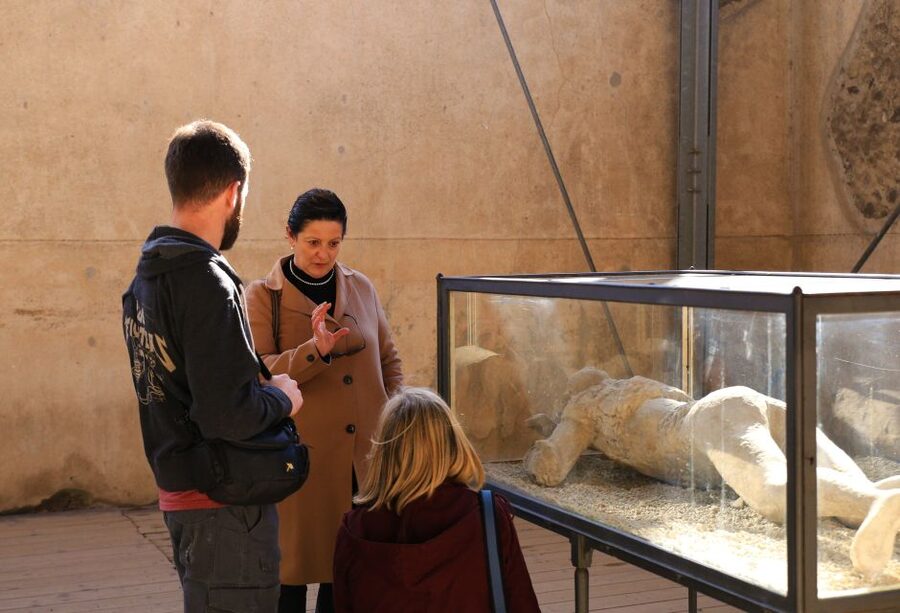 Pompeii: Skip-the-Line Tickets and Tour with Archaeologist - Walking the Streets of the Buried City