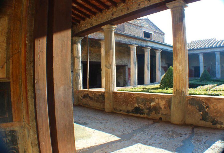 Pompeii: Skip-the-Line Tickets and Tour with Archaeologist - Homes, Dining Rooms, and Roman Daily Life