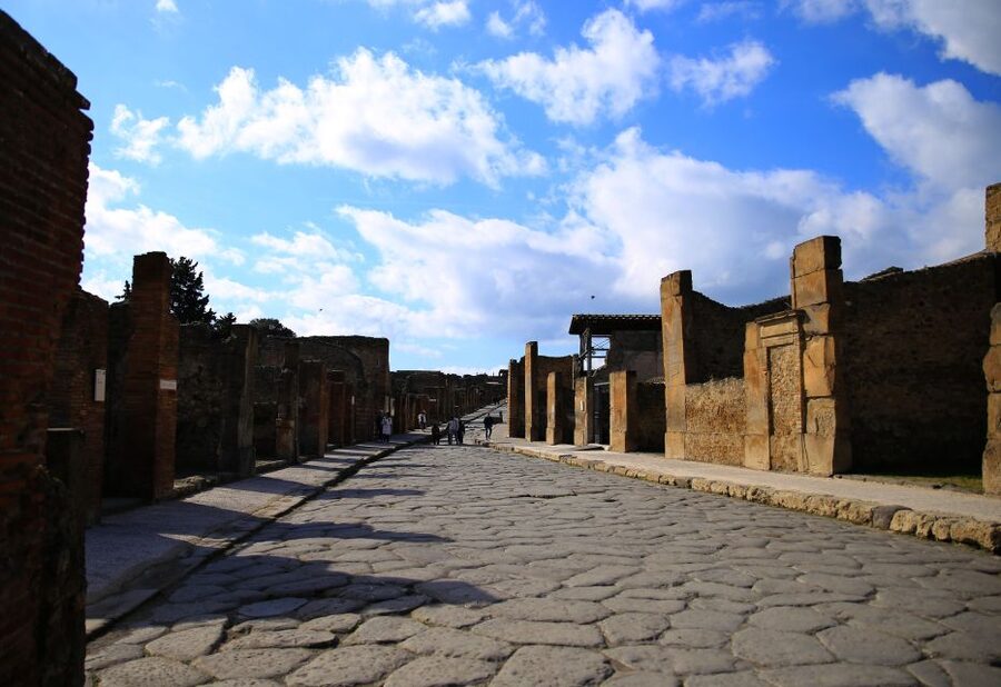 Pompeii: Skip-the-Line Tour for Kids and Families - How the guides shape the experience