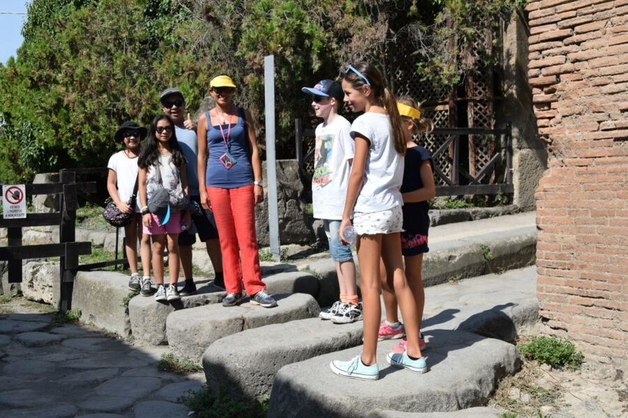 Pompeii Skip-the-Line Tour with Expert Archeological Guide - Thermopolium and the taste of ordinary Pompeii