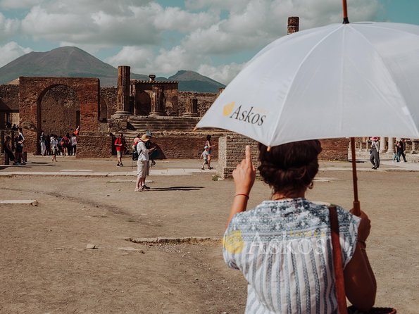 Pompeii Small Group Tour with an Archaeologist - Why Pompeii is better with a guide