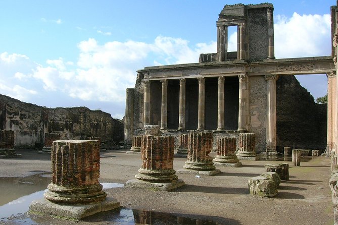 Pompeii Small Group Tour with an Archaeologist - House of Menander: art and status behind the walls