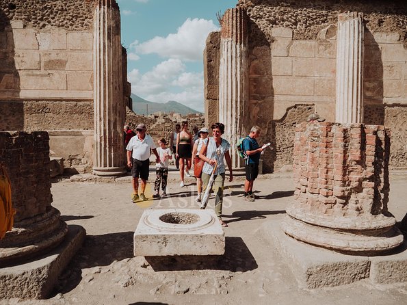 Pompeii Small Group Tour with an Archaeologist - Stabian Baths: a look at daily Roman life