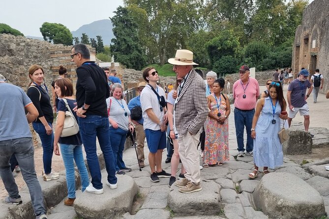 Pompeii small group tour with skip-the-line entrance included - A closer look at the guide style