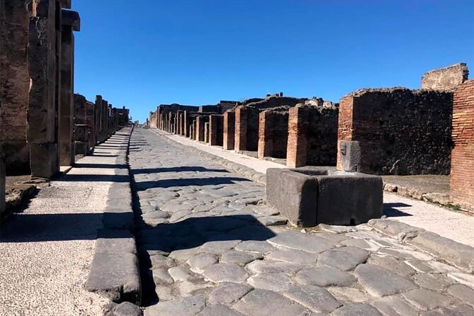 Pompeii small group tour with skip-the-line entrance included - Practical details for different visitors