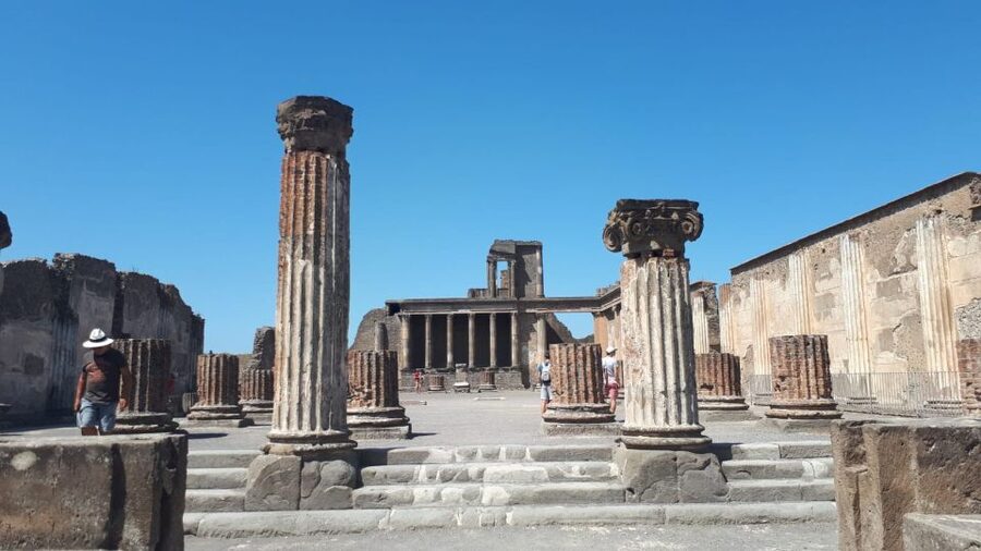Pompeii Sunset tour for small group - The theater district and Roman entertainment