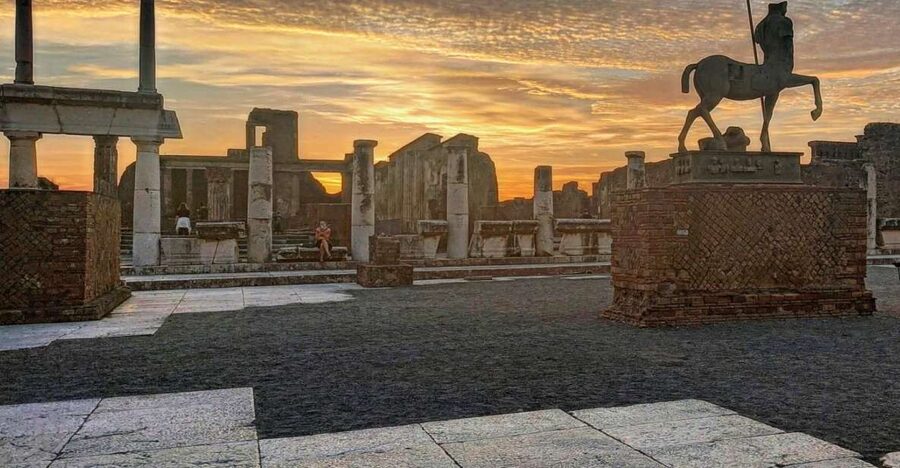 Pompeii Sunset tour for small group - Finding the guide near Porta Marina Superiore