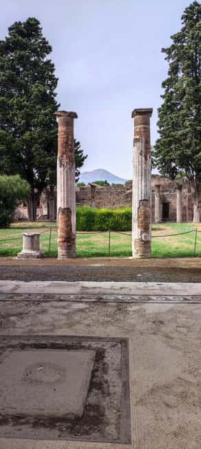 Pompeii Tour with Archaeological Expert and Lunch - The Lupanare and its preserved frescoes