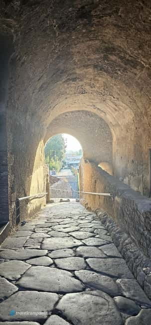 Pompeii: Tour with Archaeologist Guide & Skip-the-Line Entry - Audio equipment and group size