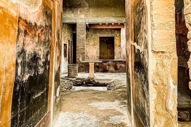 Pompeii tour with LOCAL GUIDE and SKIP THE LINE entrance - Why Pompeii needs a guide