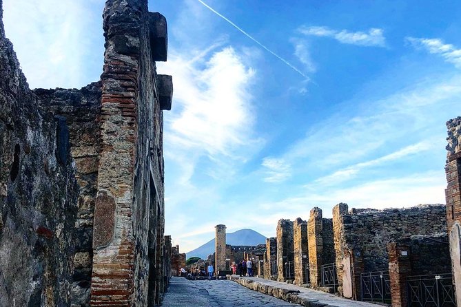 Pompeii & Vesuvius with Wine Tasting from the Coast - Why this three-part day works