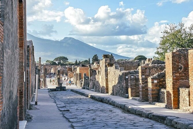Pompeii Walking Tour: The Real History of the Ruins - Why this short Pompeii tour works