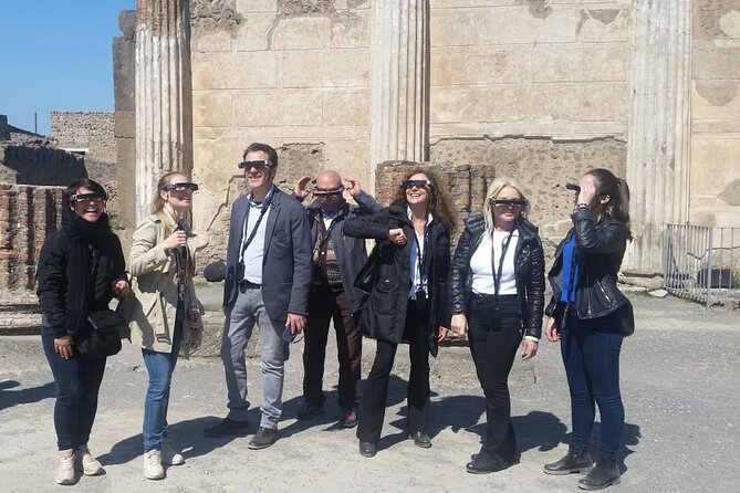 Pompeii: walking tour with 3D glasses and with entrance ticket - How the glasses feel in real use