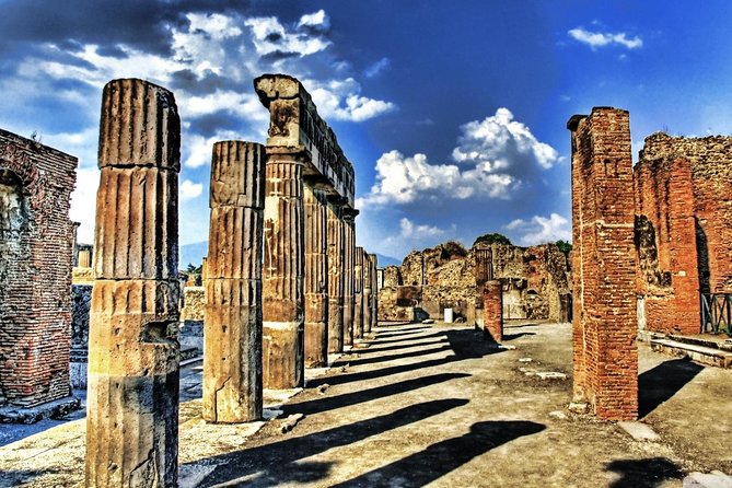 Pompeii Walking Tour with a licensed Guide - Two hours inside Pompeii