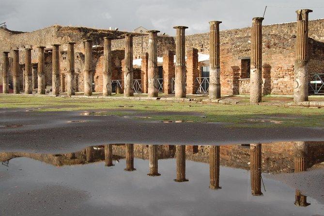 Pompeii walking tour - Beginning at Piazza Esedra
