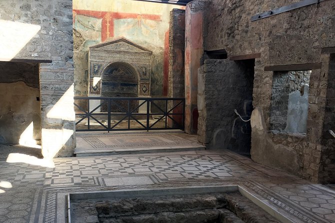 Pompeii with an archaeologist, small group!!! - Roman houses and painted decoration