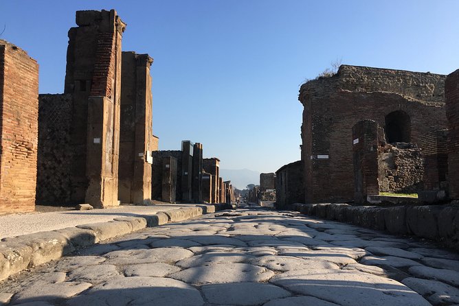 Pompeii with an archaeologist, small group!!! - What the archaeologist adds in two hours