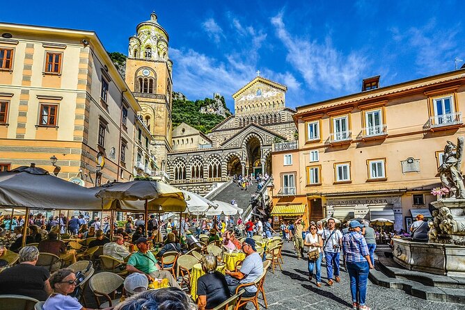 Positano Amalfi and Ravello Small Group Tour from Sorrento - Meeting in Sorrento by the fountain