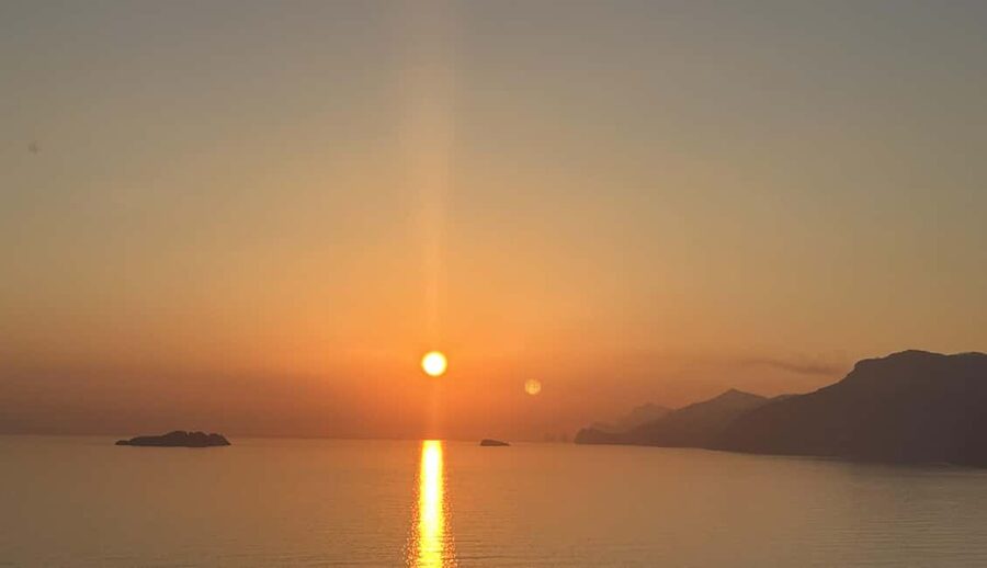 Positano: Amalfi Coast Sunset Group Boat Tour with Prosecco - Weather, comfort, and who should skip it