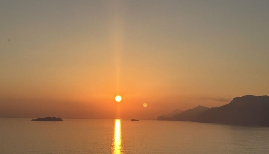 Positano: Amalfi Coast Sunset Group Boat Tour with Prosecco - Meeting at Spiaggia Grande