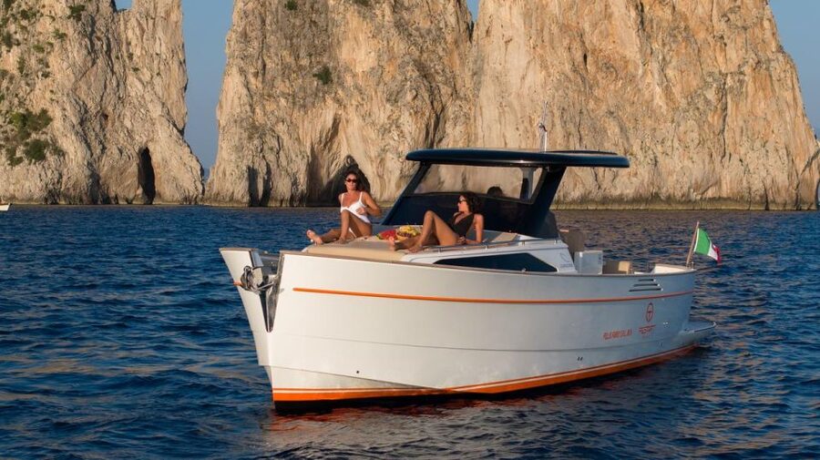 Positano: Boat Tour of Capri with Drinks and Snacks - Why this private Capri cruise works so well
