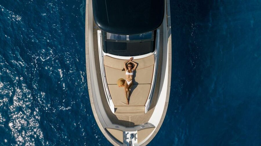 Positano: Boat Tour of Capri with Drinks and Snacks - How the skippers shape the day