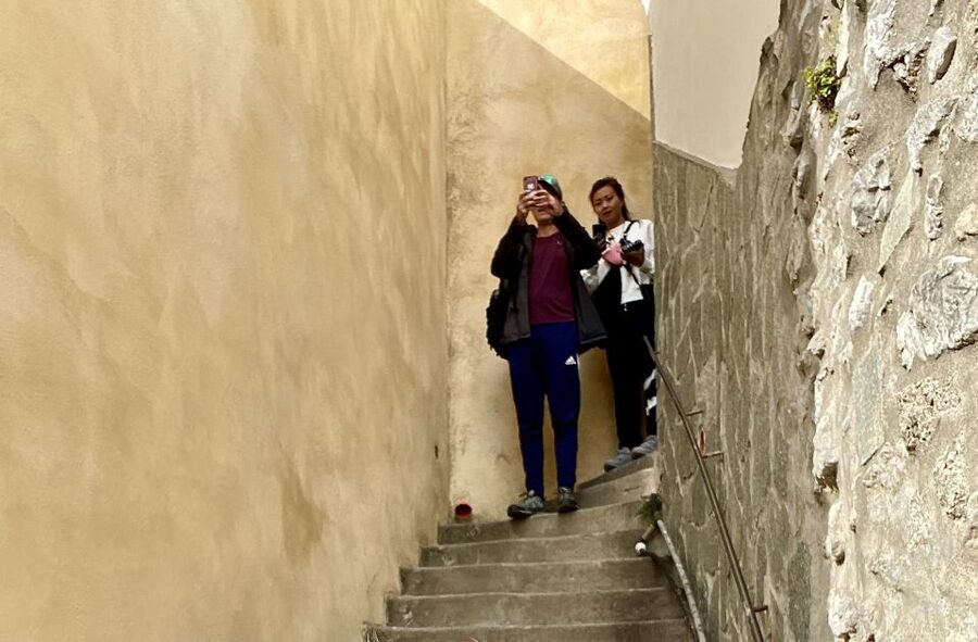 Positano: Old Town Walking Tour with Archaeologist Guide - Old Town lanes and the medieval fort
