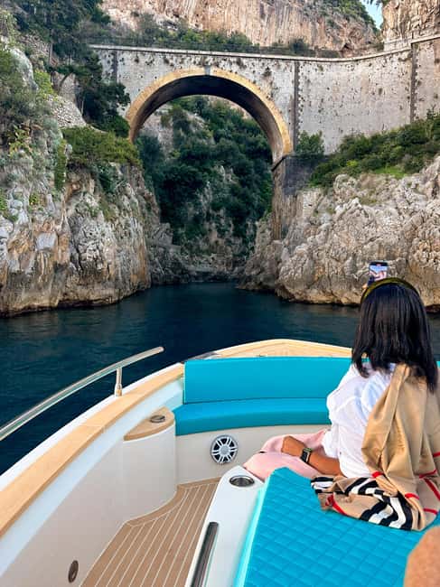 Positano: Shared Sunset Cruise - Returning to Positano at dusk