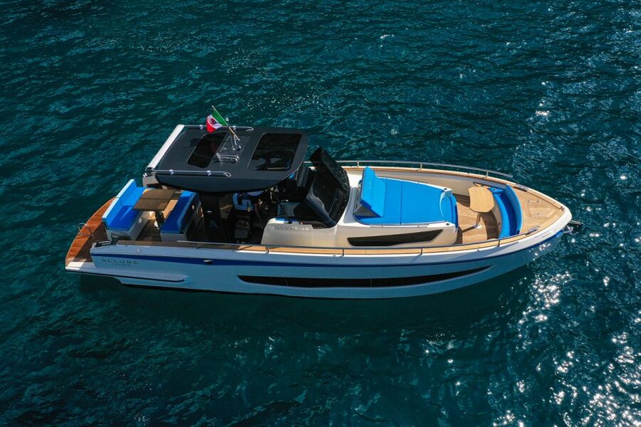 Positano: Shared Sunset Cruise - Boat comfort, music, and what is included