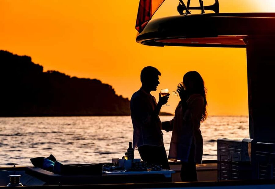 Positano: Sunset Cruise Day Trip with Drinks and Snacks - Drinks, snacks, and the onboard mood