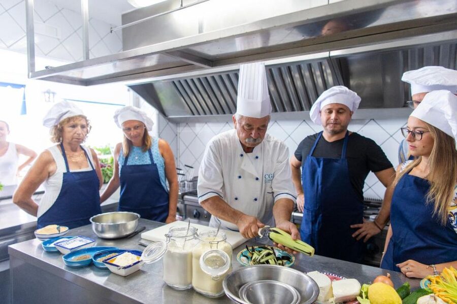 Praiano: Cooking Class with Dinner Overlooking the Sea - A cooking class with the Amalfi Coast as your dining room