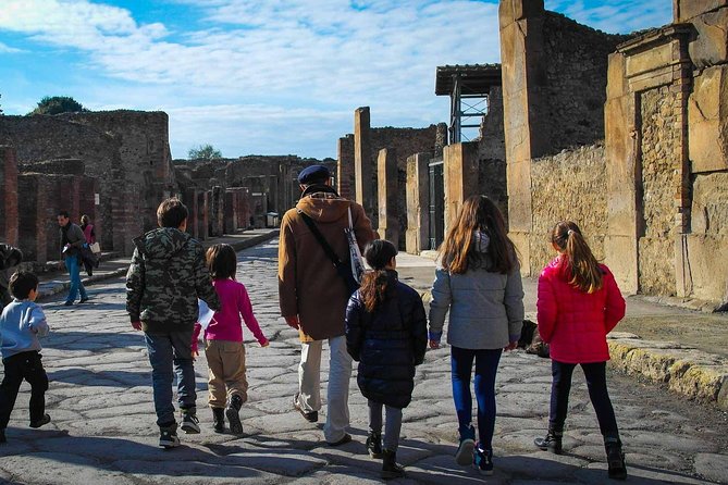 Private Awesome Pompeii Family Tour + Guide, Transport & Tickets - Why a private guide matters in Pompeii