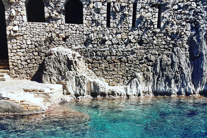 Private boat excursion to Capri from Sorrento - 7 hours - Natural Arch and the White Grotto