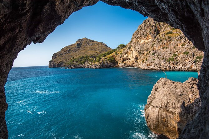 Private Boat Tour of Capri and the Blue Grotto in One Day - Returning along the coast