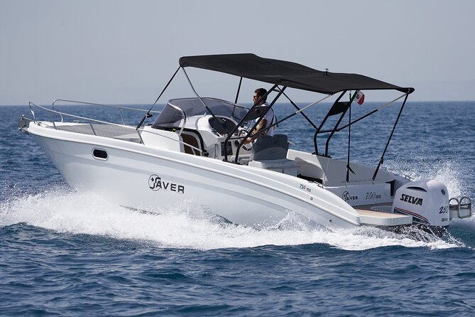 Private Boat Tour with Saver 7.50 WA - Punta Carena Lighthouse from the sea