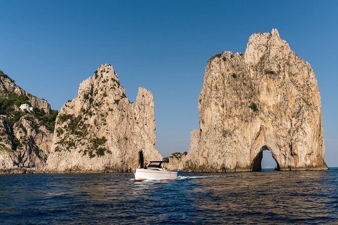 Private Capri Boat Tour in a Luxury Gozzo Apreamare 35ft - Why a private Capri boat day works so well