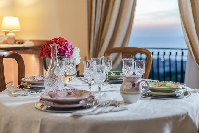 Private cooking class with a view of Sorrento - Martina’s drive and the route to the family home