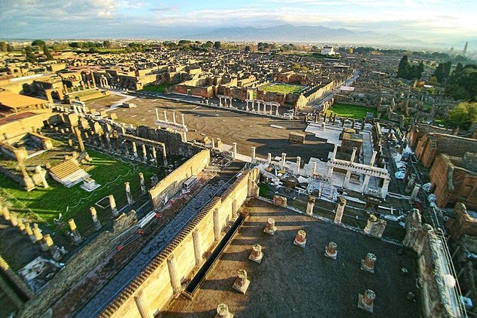 Private Guided Tour of Pompeii and Herculaneum - Herculaneum and its more intimate scale