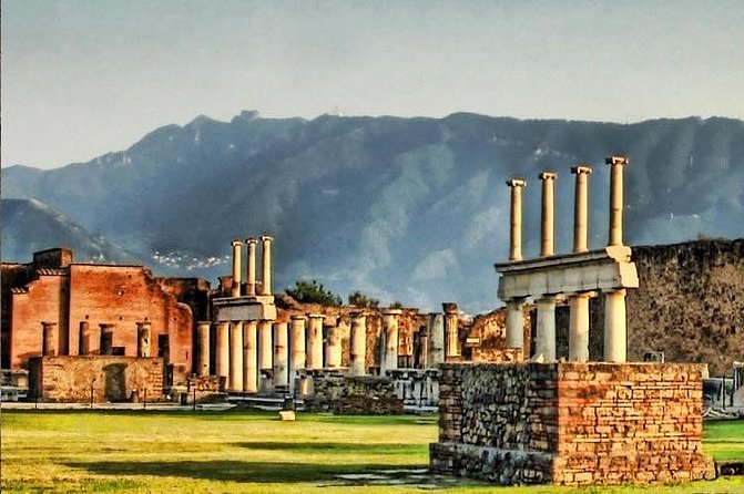 Private Guided Tour of Pompeii. Sunset Tour - Teatro Grande and Pompeii’s public entertainment