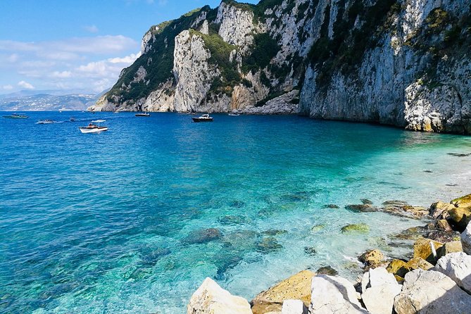 Private Island of Capri Boat Tour for Couples - A skipper makes the difference