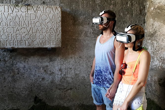 Private Pompeii Tour with 3D Virtual Reality Headset - Pompeii through a 3D headset