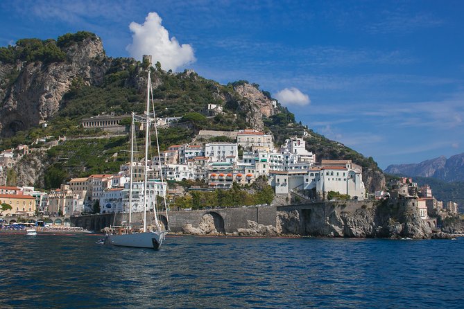 Private sailing trip along Capri and the Sorrento Coast - Capri’s Faraglioni rocks make the classic photo stop