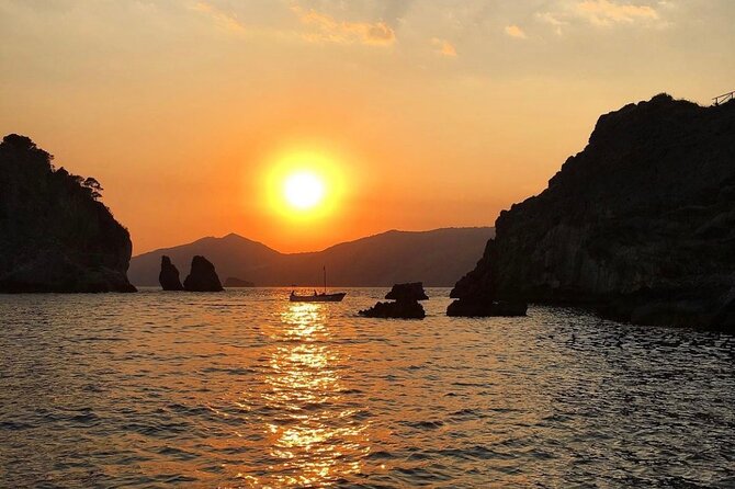 Private sunset boat tour on the Amalfi Coast and aperitif - Conca dei Marini and the Fiordo di Furore