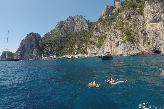 Private tour of Capri - Three hours circling Capri