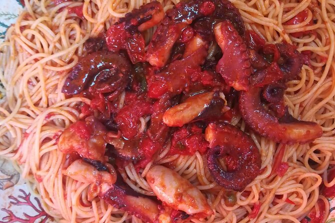 Private tour with fishing, tour of Capri and lunch on board - A private Capri day built around fishing