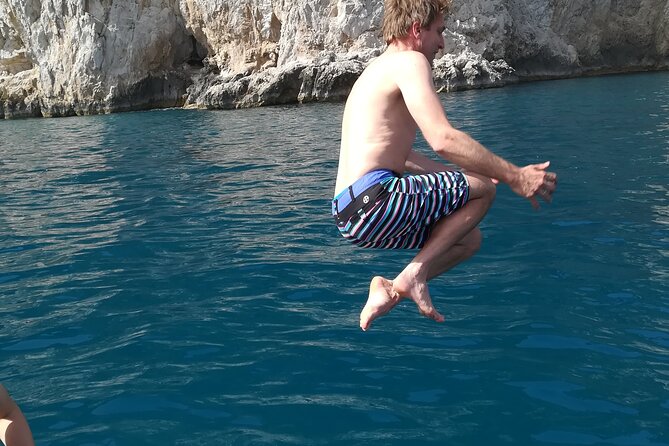 Private tour with fishing, tour of Capri and lunch on board - What the private format changes