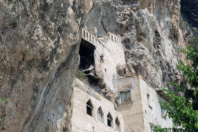 Private Walking tour from Ravello to Amalfi following Escher works - Following Escher’s old corners toward Amalfi