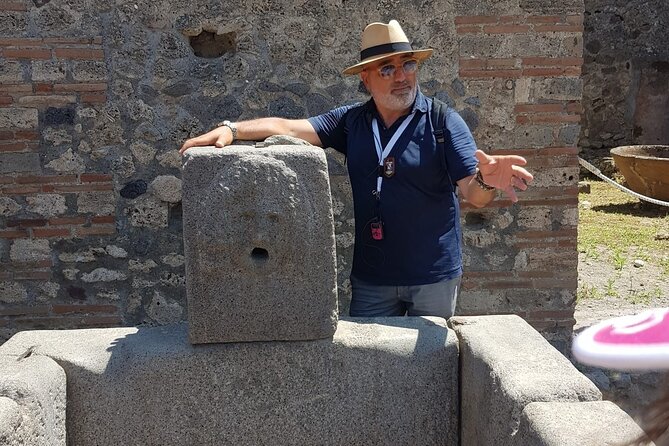 Semi - Private Tour of Pompeii with an Archaeologist - Are the guides really archaeologists?