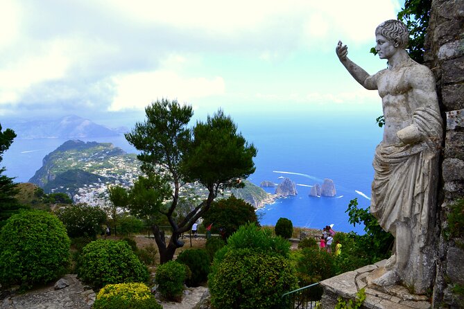 Shared CAPRI Tour - 360° experience by Bus, Boat & Guide - Gardens of Augustus and the Faraglioni view